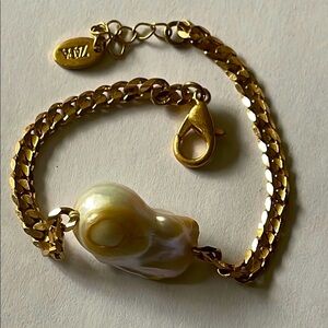 ZARA chunky gold tone baroque pearl bracelet